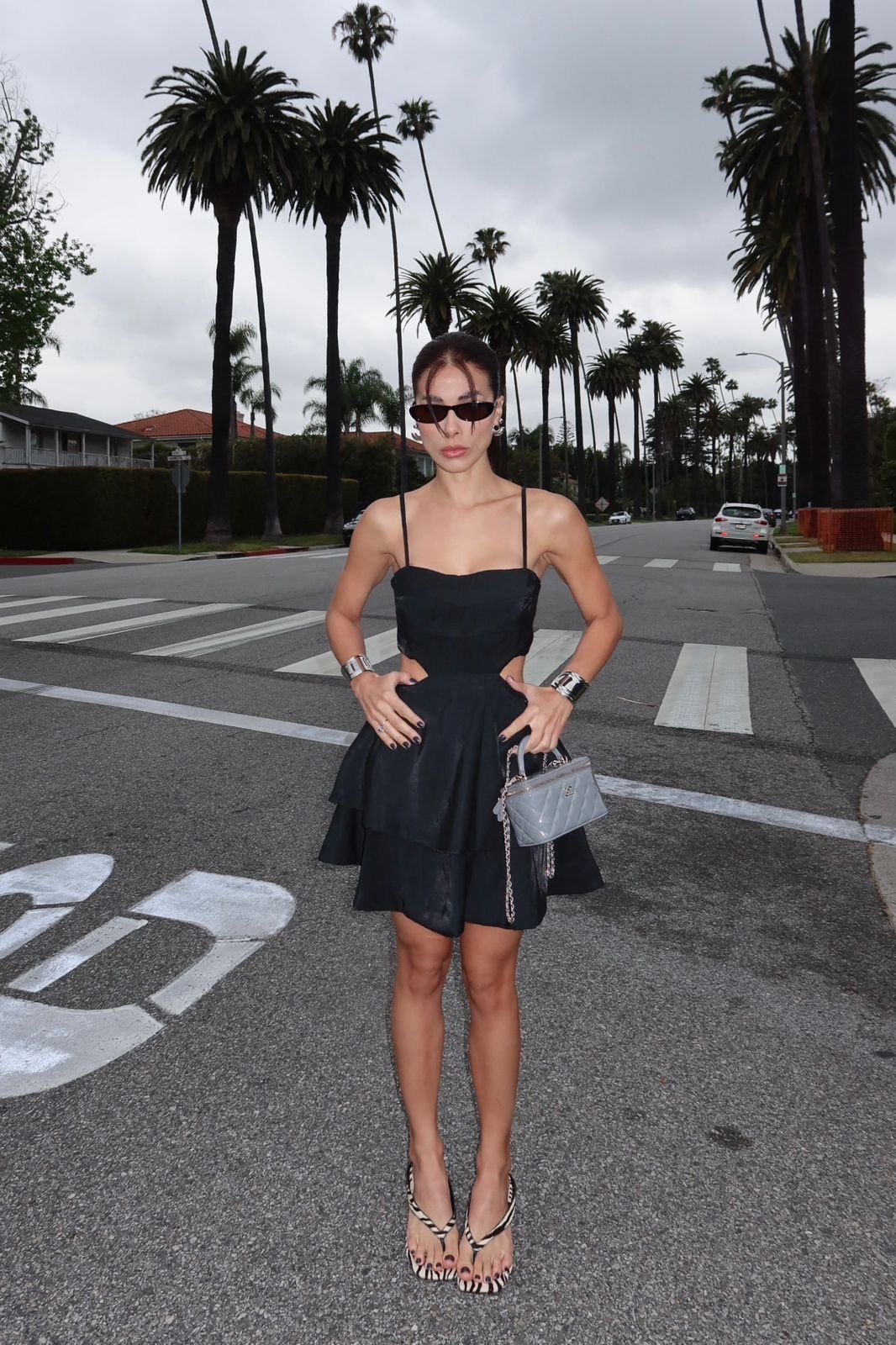 a83c2626-8a7a-4130-a8b8-00c183116fd0 Vestido Babado Preto - Imagem 3