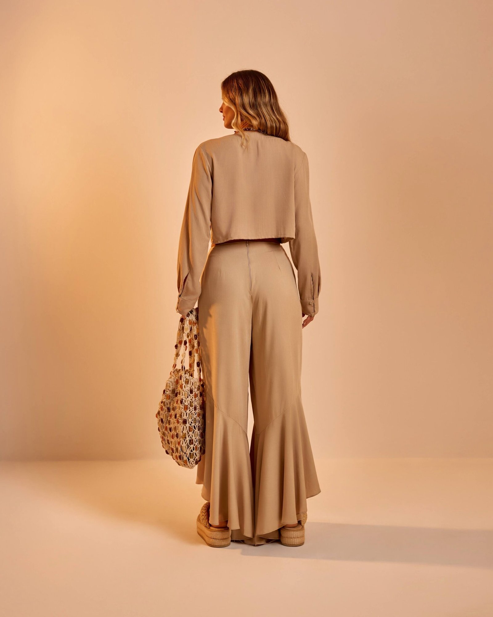 pump-21-de-agosto-de-2025-0031_original Calça Flare Janaina Cáqui - Imagem 3