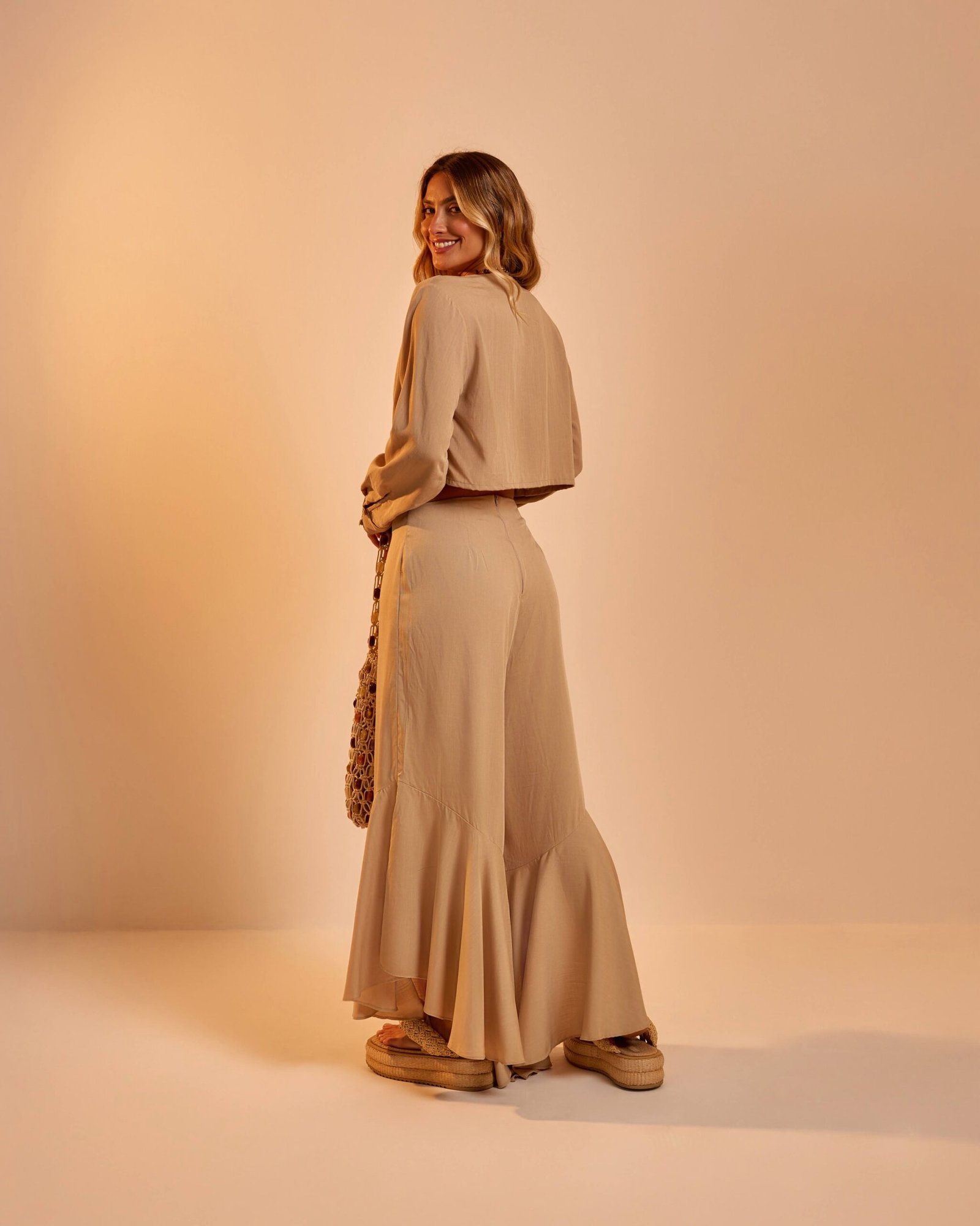 pump-21-de-agosto-de-2025-0033_original Calça Flare Janaina Cáqui - Imagem 2